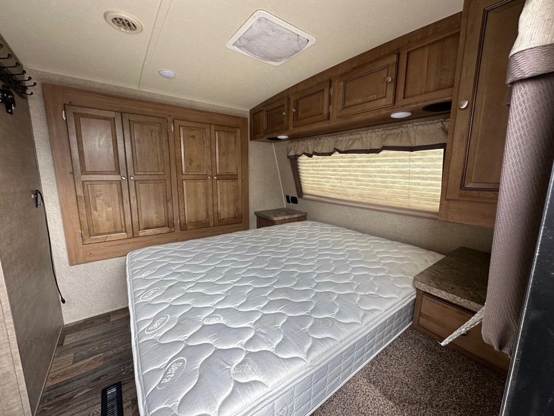 Forest River Rockwood 2604WS Vehicle Full-screen Gallery Image 07