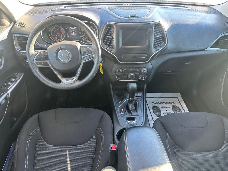 Jeep Cherokee Vehicle Full-screen Gallery Image 05