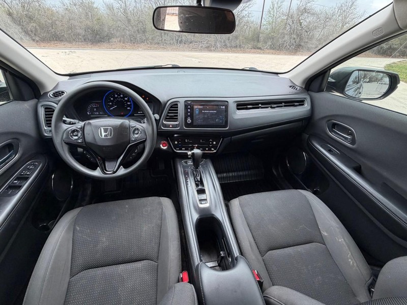 Honda HR-V Vehicle Full-screen Gallery Image 05