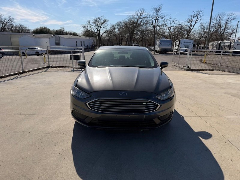 Ford Fusion Vehicle Full-screen Gallery Image 02