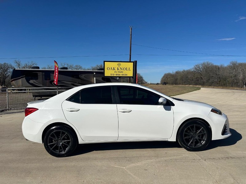 Toyota Corolla Vehicle Full-screen Gallery Image 03