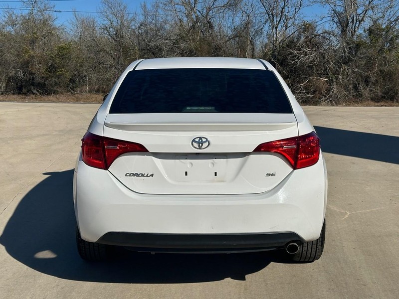 Toyota Corolla Vehicle Full-screen Gallery Image 04