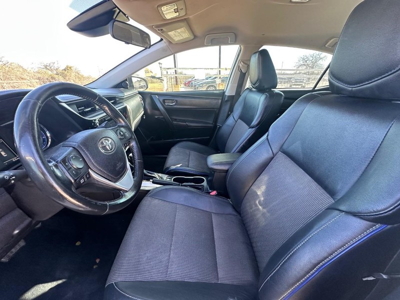 Toyota Corolla Vehicle Full-screen Gallery Image 06