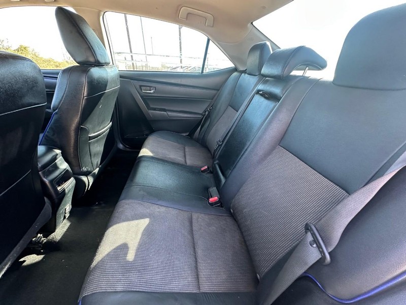 Toyota Corolla Vehicle Full-screen Gallery Image 07