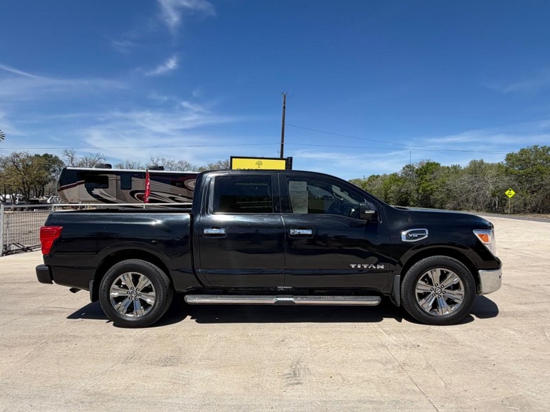 Nissan Titan Vehicle Full-screen Gallery Image 03