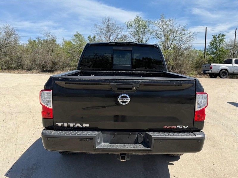 Nissan Titan Vehicle Full-screen Gallery Image 04