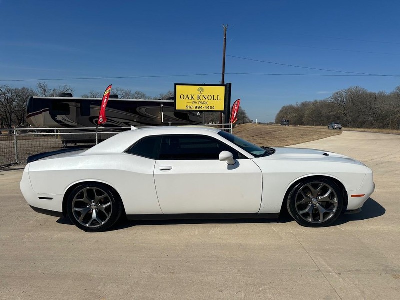 Dodge Challenger Vehicle Full-screen Gallery Image 03