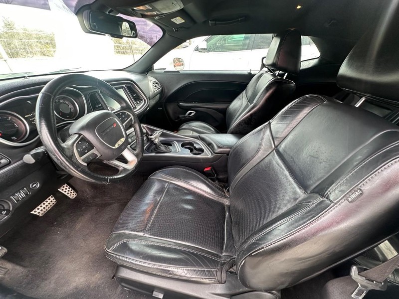 Dodge Challenger Vehicle Full-screen Gallery Image 05