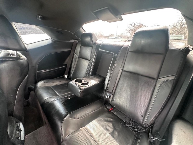 Dodge Challenger Vehicle Full-screen Gallery Image 06