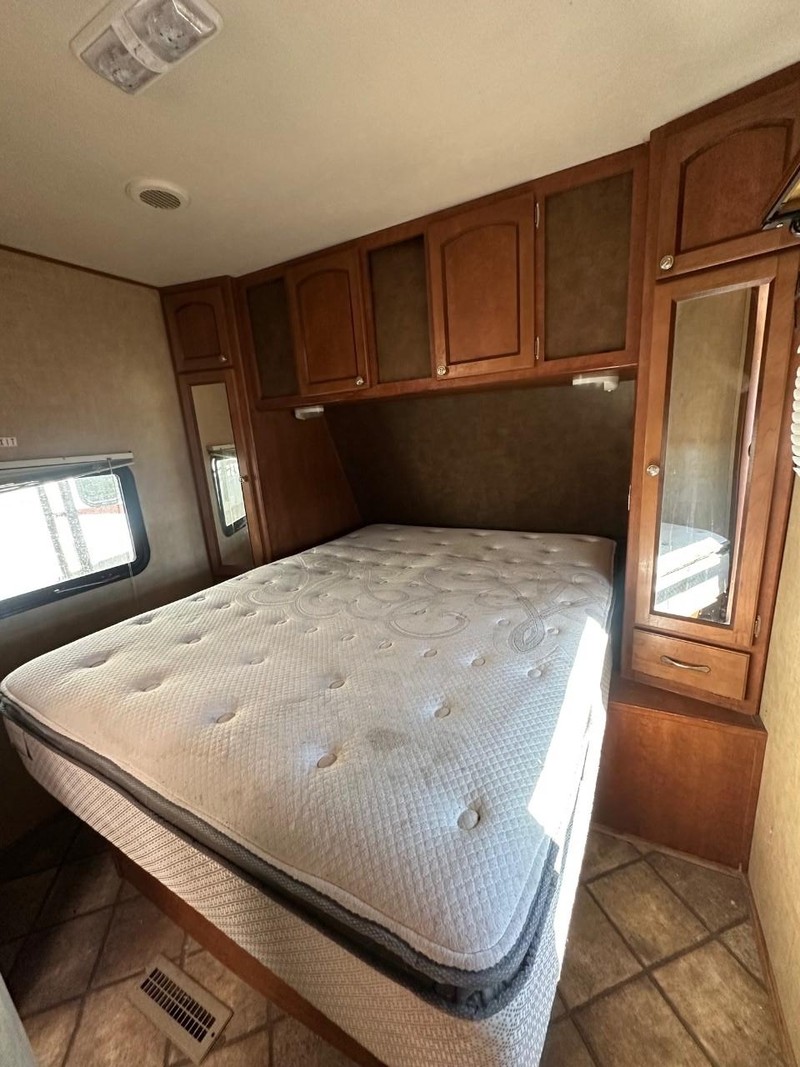 Forest River Shasta, REVERE SERIES Vehicle Full-screen Gallery Image 10