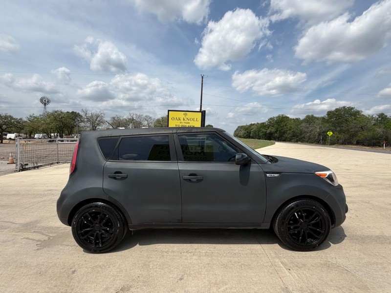 Kia Soul Vehicle Full-screen Gallery Image 03