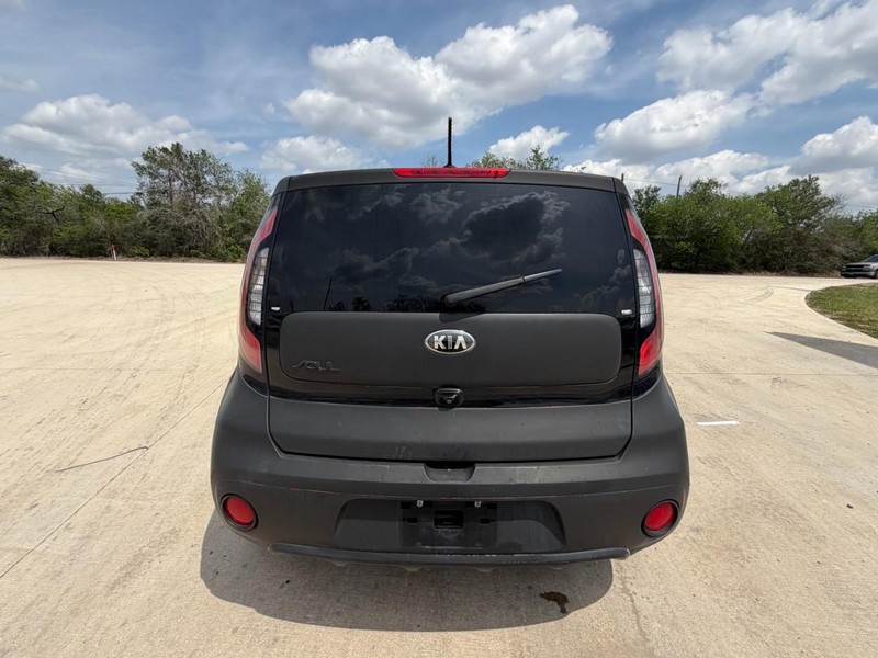 Kia Soul Vehicle Full-screen Gallery Image 04