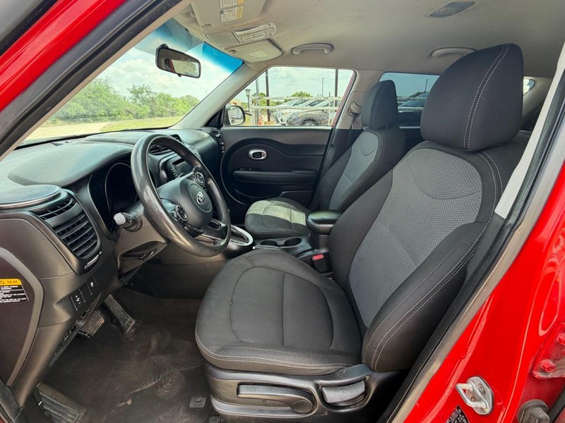 Kia Soul Vehicle Full-screen Gallery Image 06