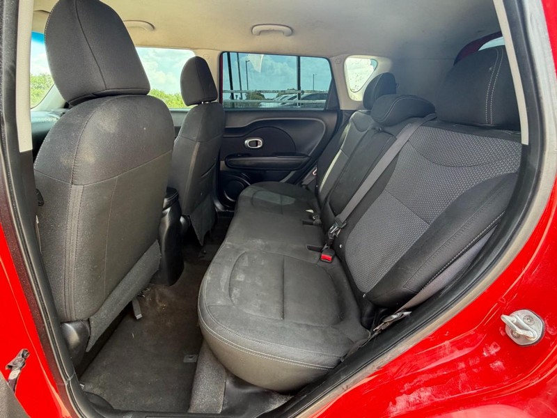 Kia Soul Vehicle Full-screen Gallery Image 07