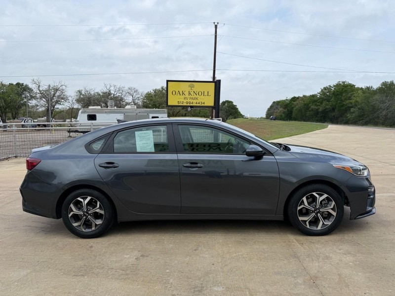 Kia Forte Vehicle Full-screen Gallery Image 03