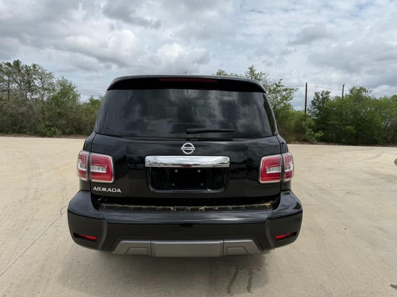 Nissan Armada Vehicle Full-screen Gallery Image 04