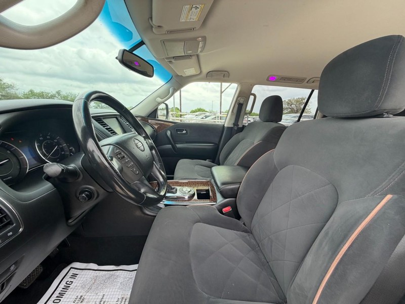Nissan Armada Vehicle Full-screen Gallery Image 06