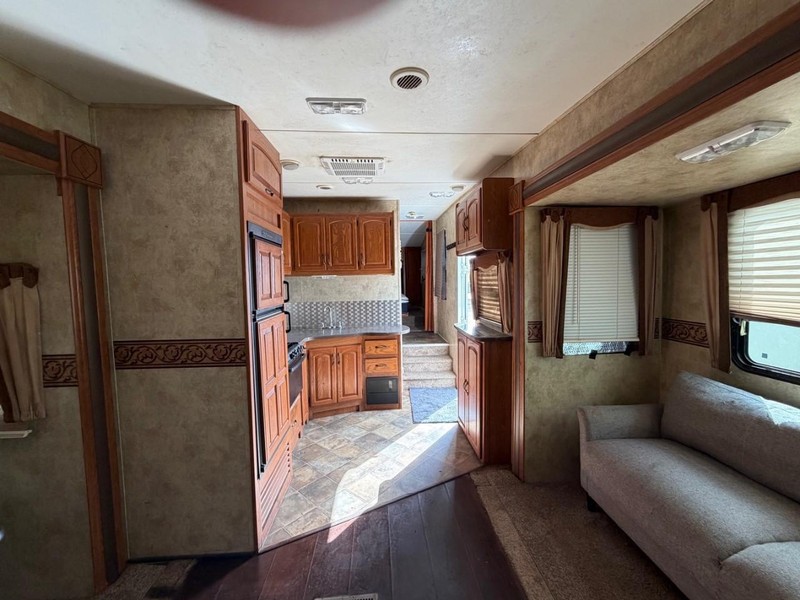 Keystone COPPER CANYON Vehicle Full-screen Gallery Image 03