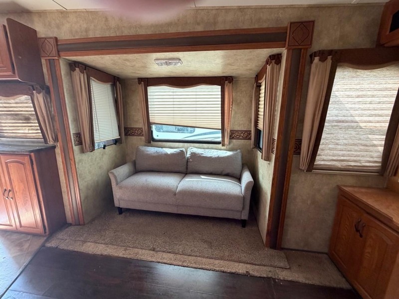 Keystone COPPER CANYON Vehicle Full-screen Gallery Image 04