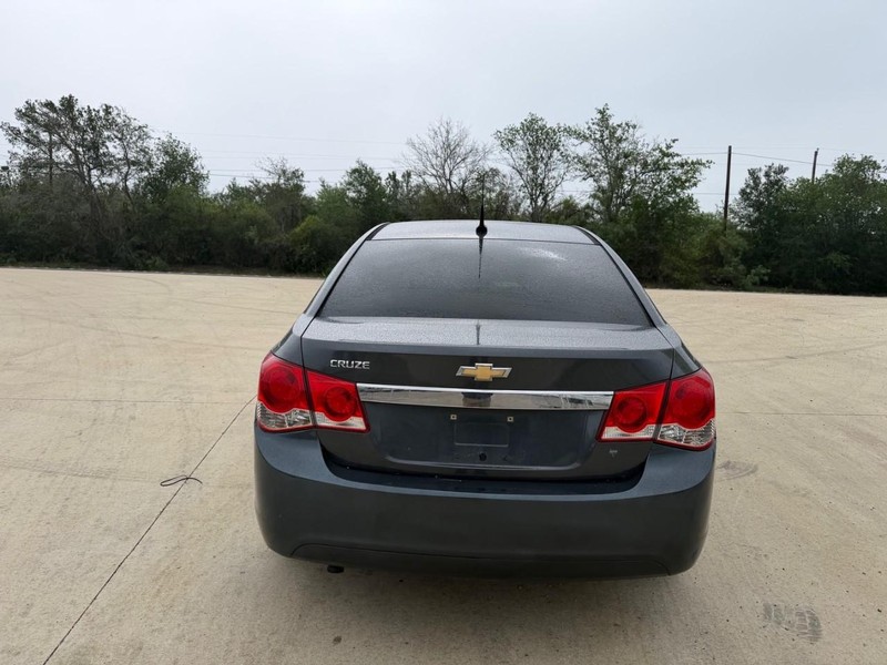 Chevrolet Cruze Vehicle Full-screen Gallery Image 04