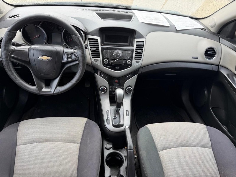 Chevrolet Cruze Vehicle Full-screen Gallery Image 05
