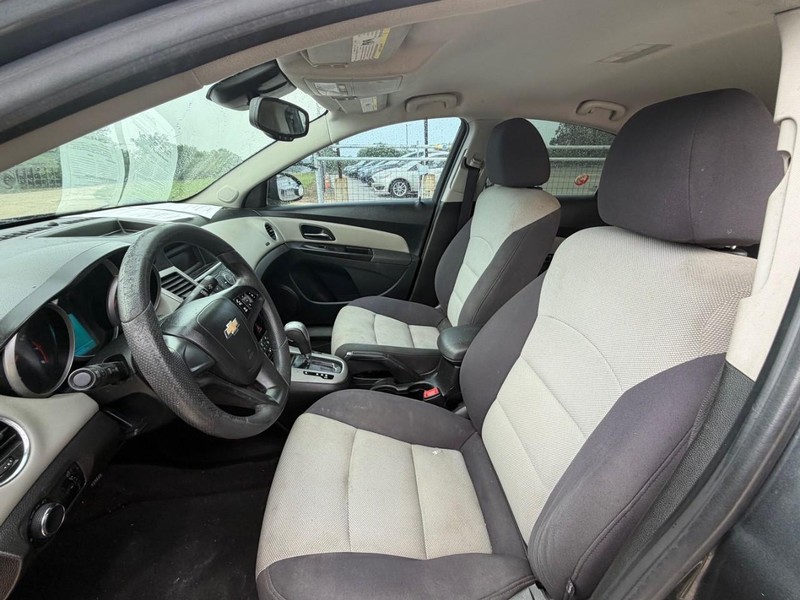 Chevrolet Cruze Vehicle Full-screen Gallery Image 06