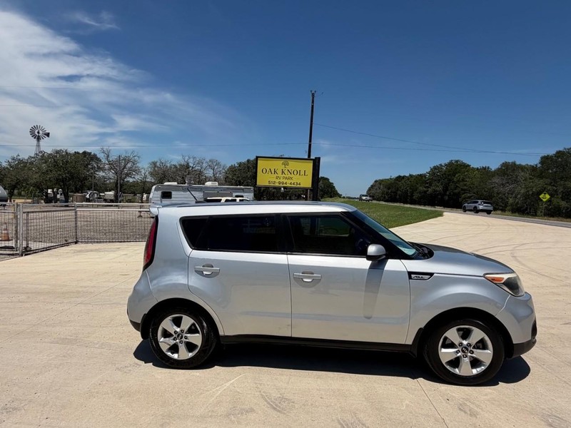 Kia Soul Vehicle Full-screen Gallery Image 03
