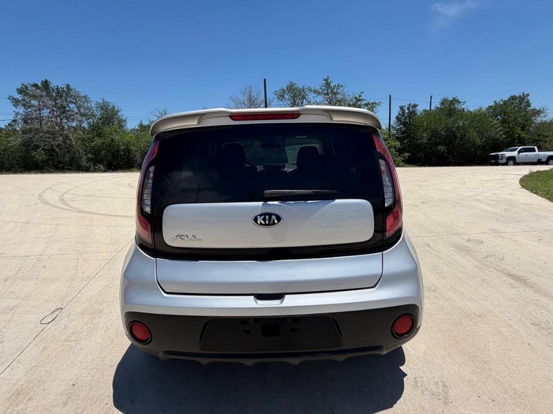 Kia Soul Vehicle Full-screen Gallery Image 04