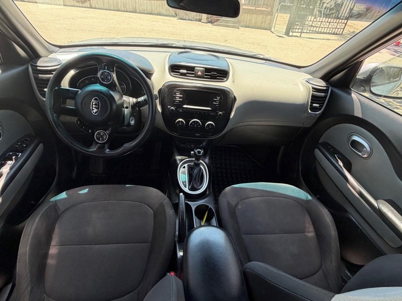 Kia Soul Vehicle Full-screen Gallery Image 05
