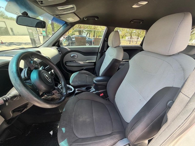 Kia Soul Vehicle Full-screen Gallery Image 06