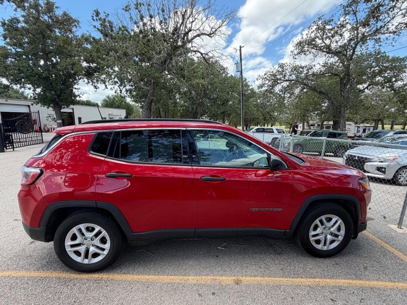 Jeep Compass Vehicle Full-screen Gallery Image 03