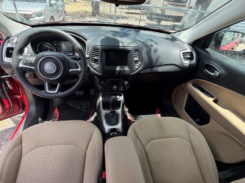 Jeep Compass Vehicle Full-screen Gallery Image 05