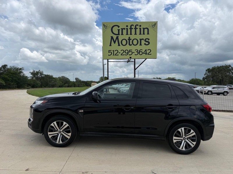 Mitsubishi Outlander Sport Vehicle Full-screen Gallery Image 01