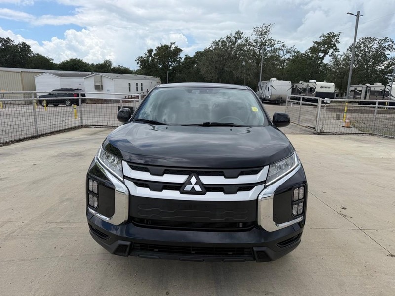 Mitsubishi Outlander Sport Vehicle Full-screen Gallery Image 02