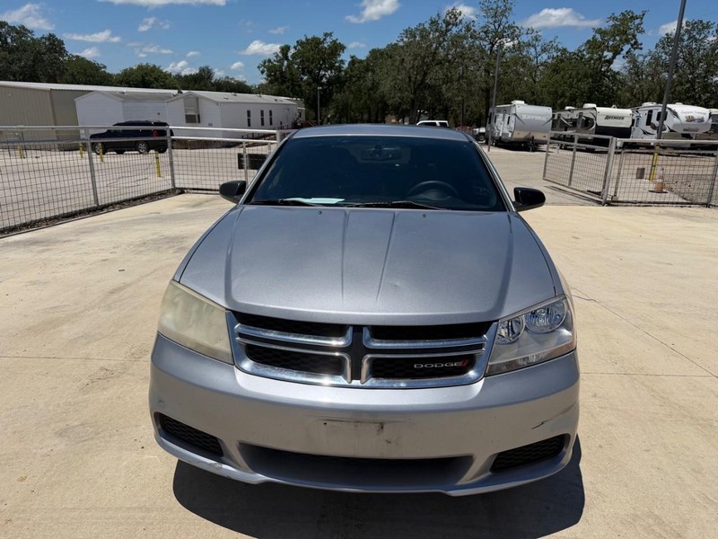 Dodge Avenger Vehicle Full-screen Gallery Image 02