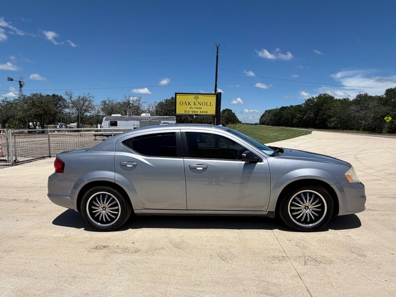 Dodge Avenger Vehicle Full-screen Gallery Image 03