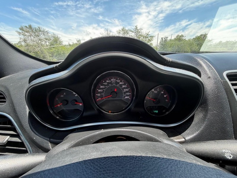 Dodge Avenger Vehicle Full-screen Gallery Image 05