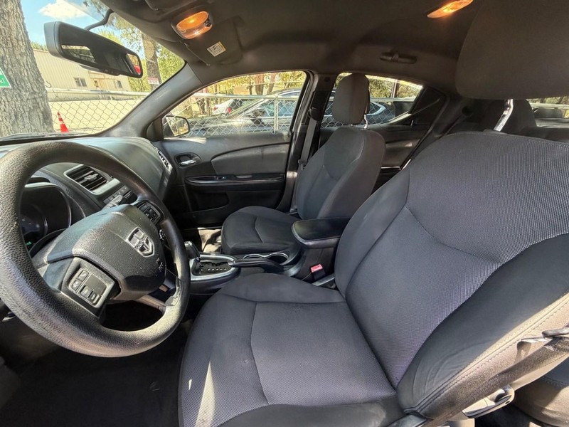 Dodge Avenger Vehicle Full-screen Gallery Image 06