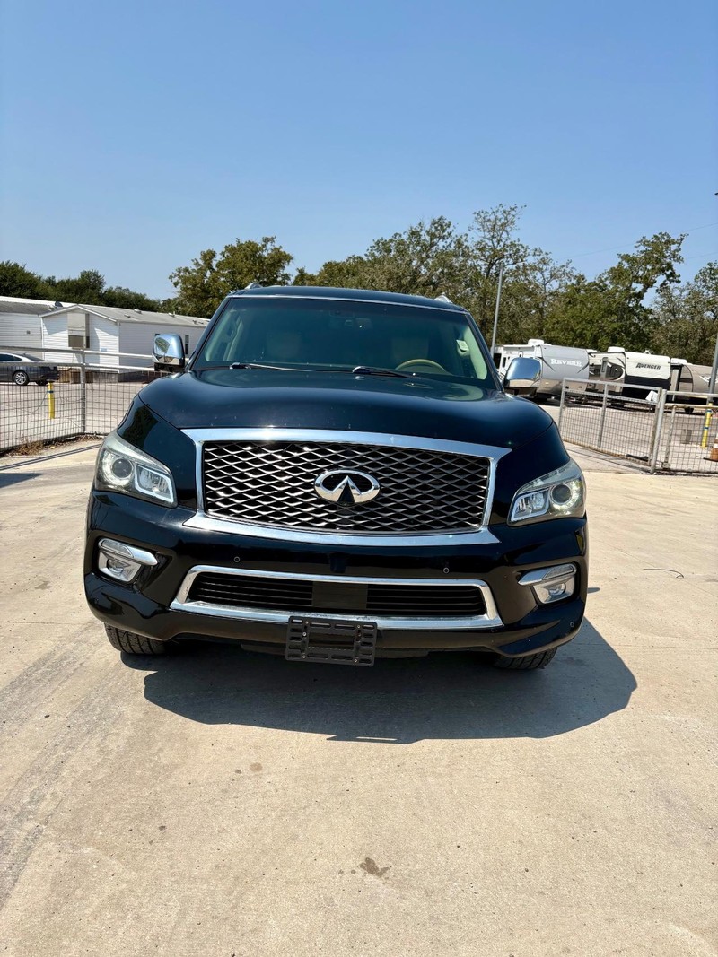 INFINITI QX80 Vehicle Full-screen Gallery Image 02