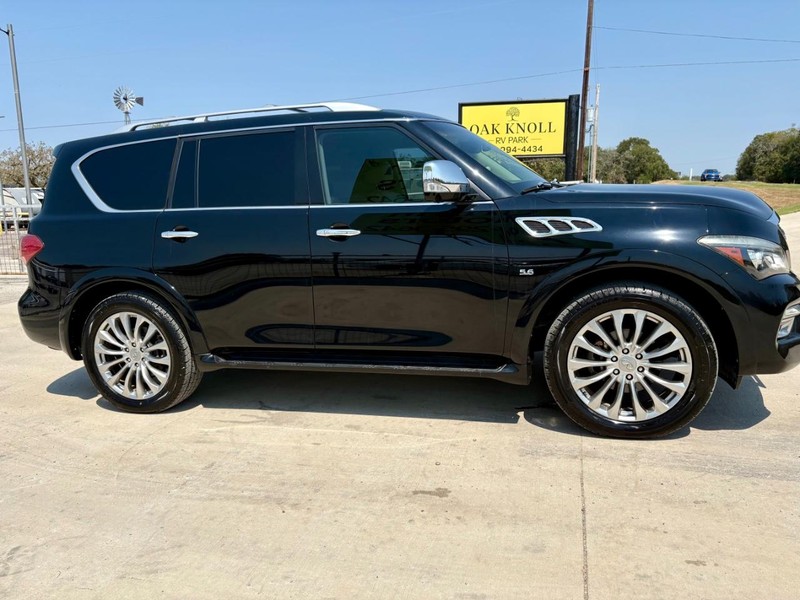 INFINITI QX80 Vehicle Full-screen Gallery Image 03