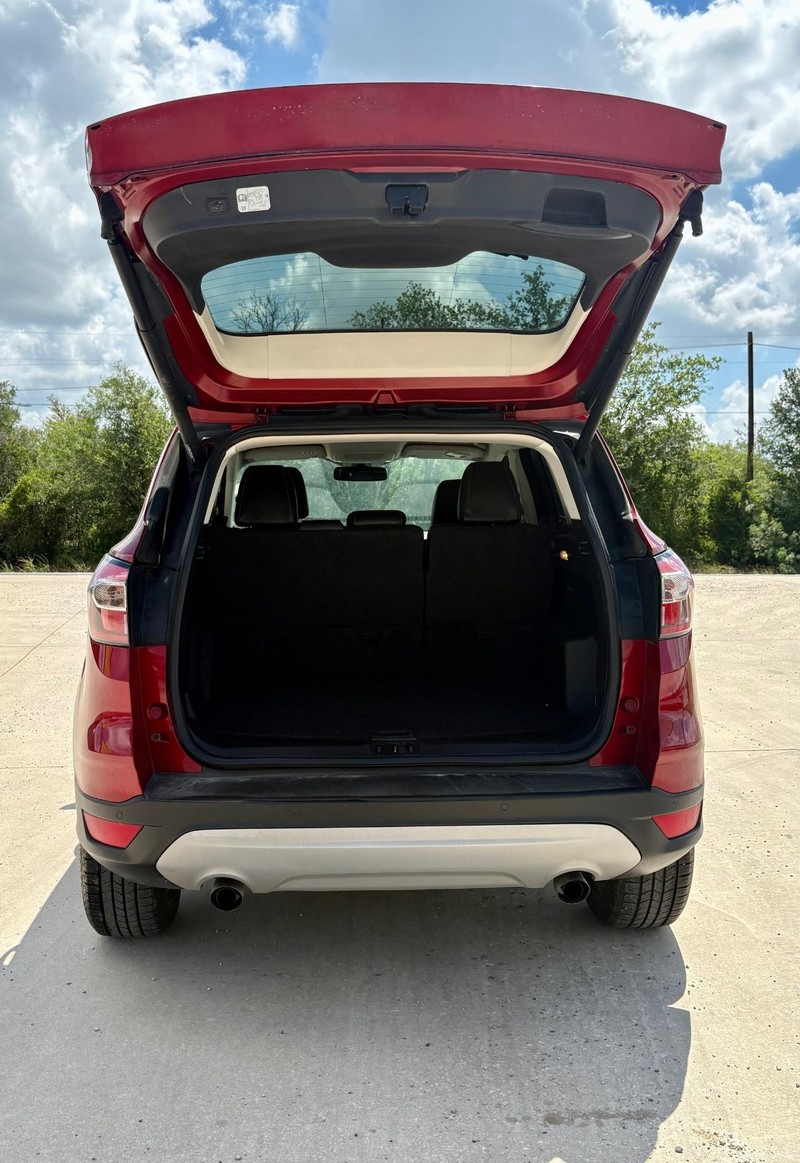 Ford Escape Vehicle Full-screen Gallery Image 04