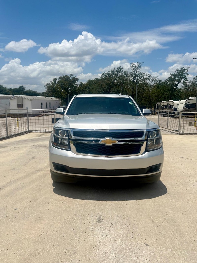 Chevrolet Suburban Vehicle Full-screen Gallery Image 02