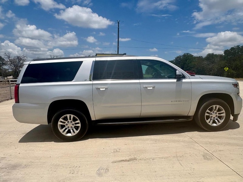 Chevrolet Suburban Vehicle Full-screen Gallery Image 03