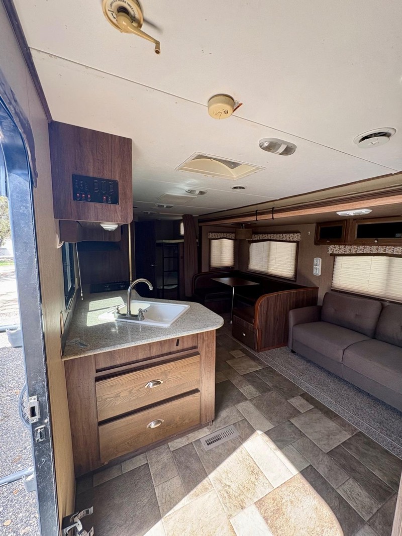 Keystone Coleman Lantern 263BHS Vehicle Full-screen Gallery Image 04