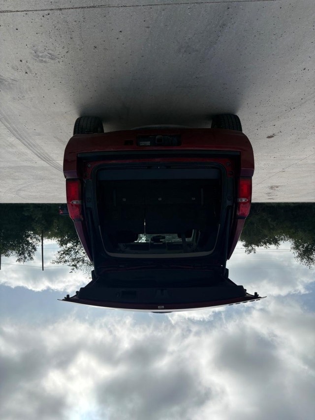Undefined   Vehicle Full-screen Gallery Image 05