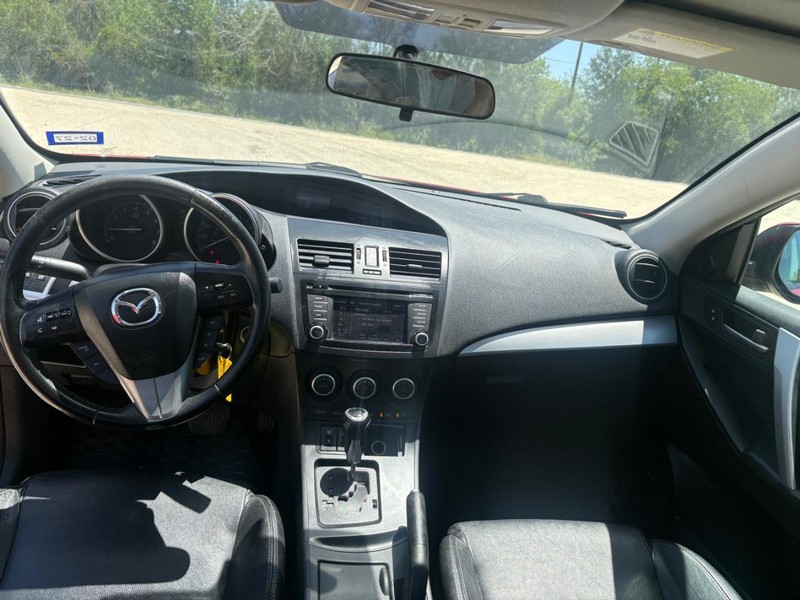 Mazda MAZDA3 Vehicle Full-screen Gallery Image 06