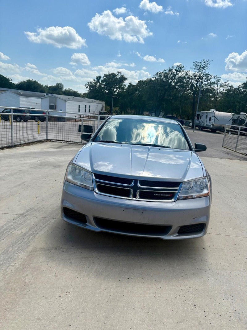 Dodge Avenger Vehicle Full-screen Gallery Image 02