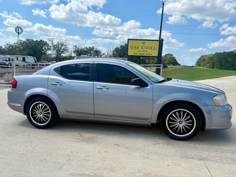 Dodge Avenger Vehicle Full-screen Gallery Image 03