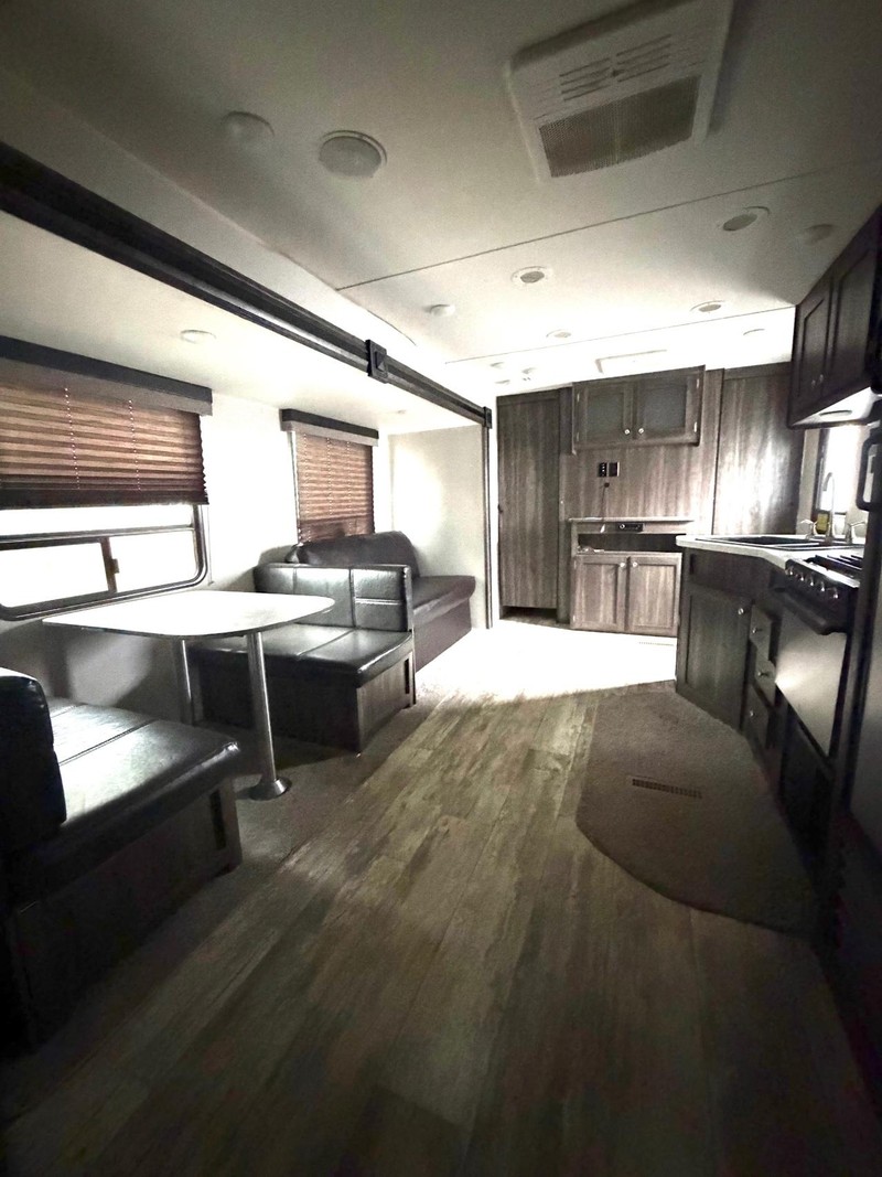 Highland Ridge Mesa 26 bhS Vehicle Full-screen Gallery Image 05