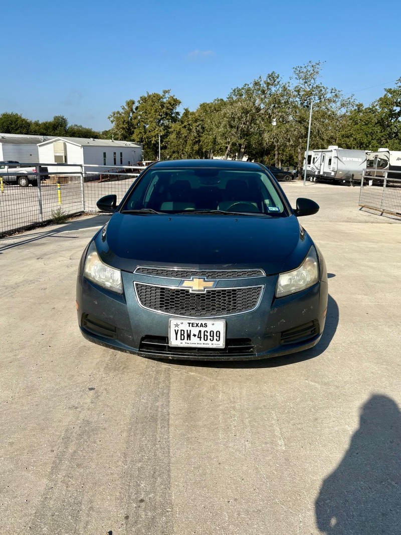 Chevrolet Cruze Vehicle Full-screen Gallery Image 02